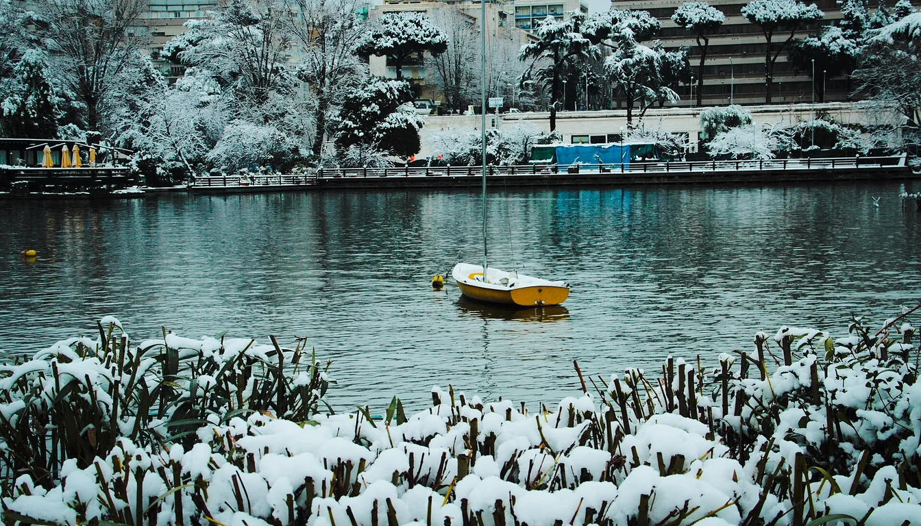 Snow around the lake in the EUR district of Rome